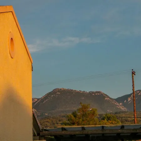 莱夫克斯公寓 阿查拉维